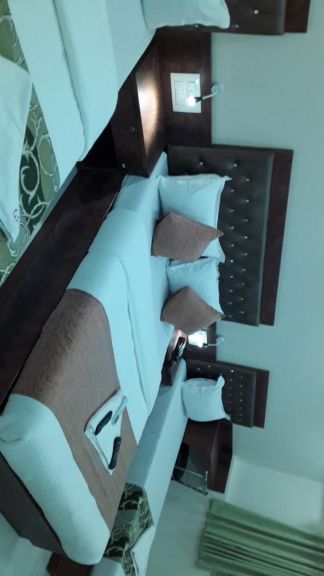 Hotel Golden Hayyath Inn Bombay Esterno foto